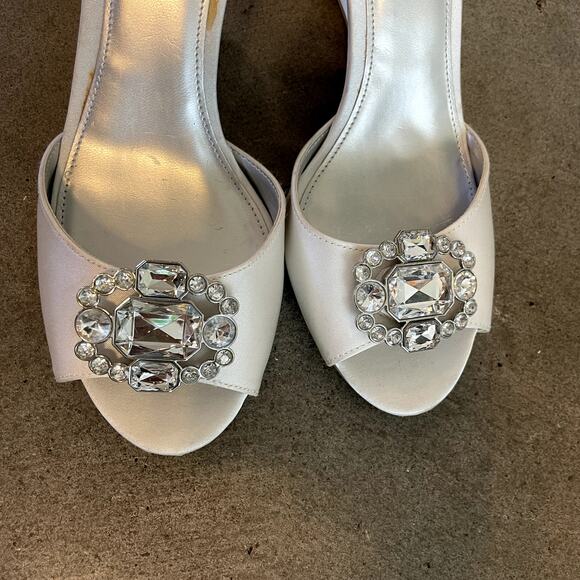 Unforgettable Moments White Satin Jeweled wedge wedding formal shoes womens 7 - Picture 9 of 9